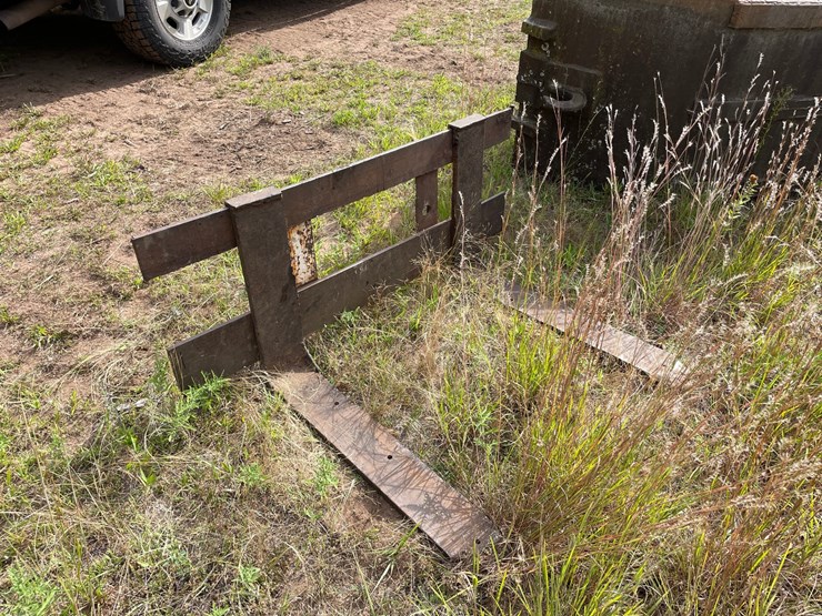 #6226-•-shop-made-mini-skid-steer-pallet-fork-attachment-image-4