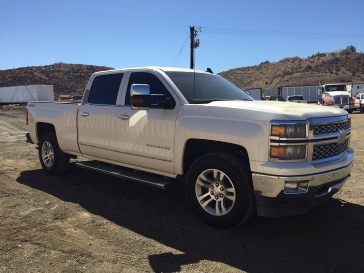 2015-chevrolet-silverado-ltz-crew-cab-pickup,-image-2