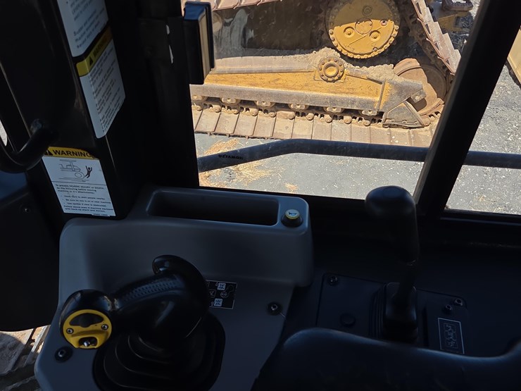 2017-komatsu-d61p-image-19