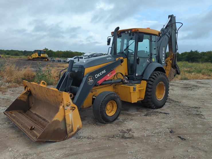 2021-deere-710l-image-2