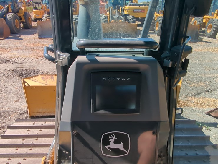 2025-deere-700l-lgp-image-22