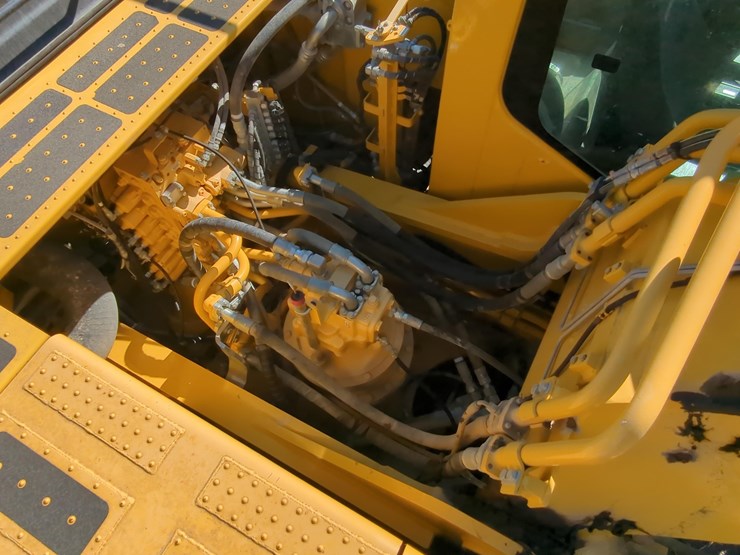 2022-komatsu-pc360-lc-11-image-21