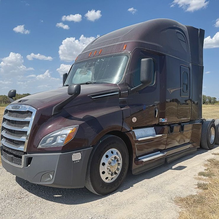 2020 FREIGHTLINER CASCADIA 126