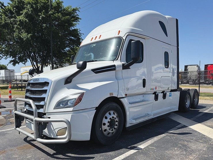 2019-freightliner-cascadia-126-image-1