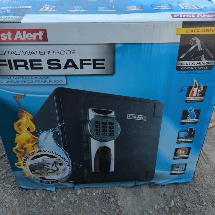 NEW FIRST ALERT 2087FA .94 CU FT FIRE AND WATER PROOF DIAL COMBINATION SAFE NEW SUPPORT EQUIPMENT