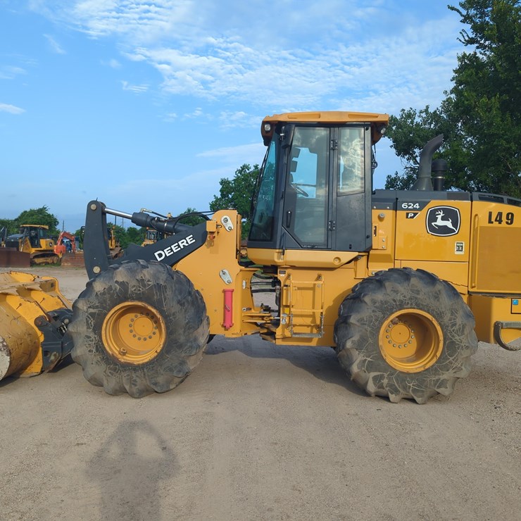 2022 DEERE 624P