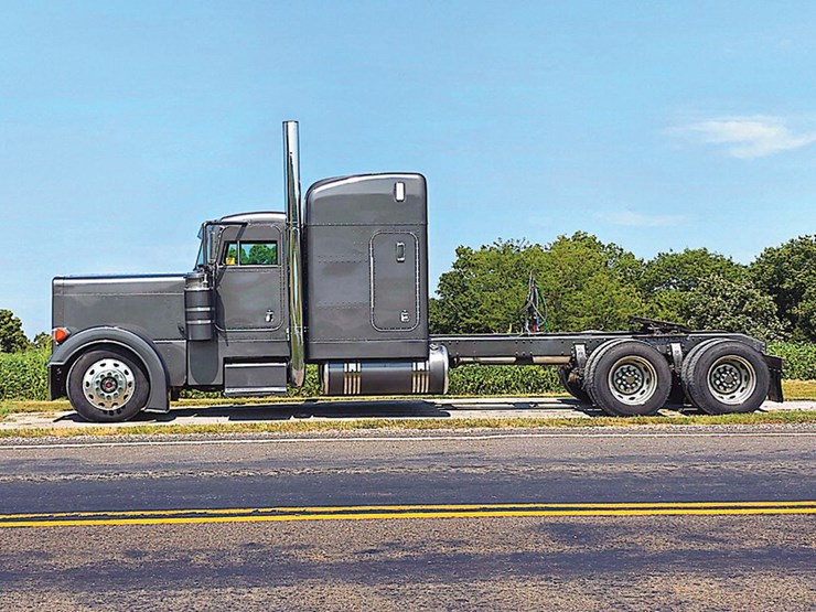 1993-peterbilt-379-image-1