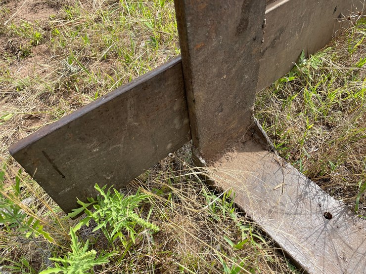 #6226-•-shop-made-mini-skid-steer-pallet-fork-attachment-image-6