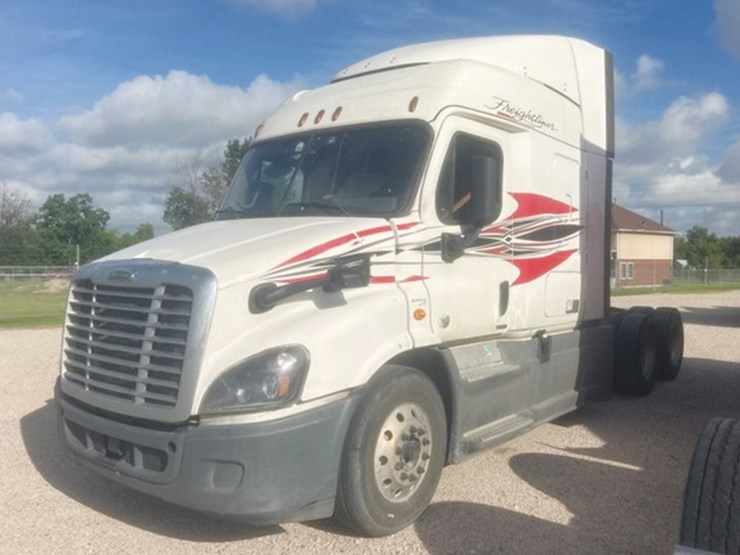 2018-freightliner-cascadia-113-image-1
