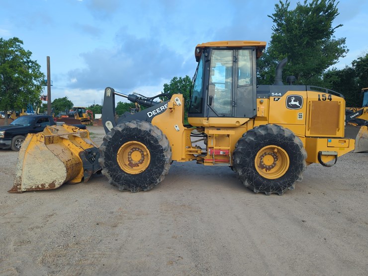 2022-deere-544p-image-1