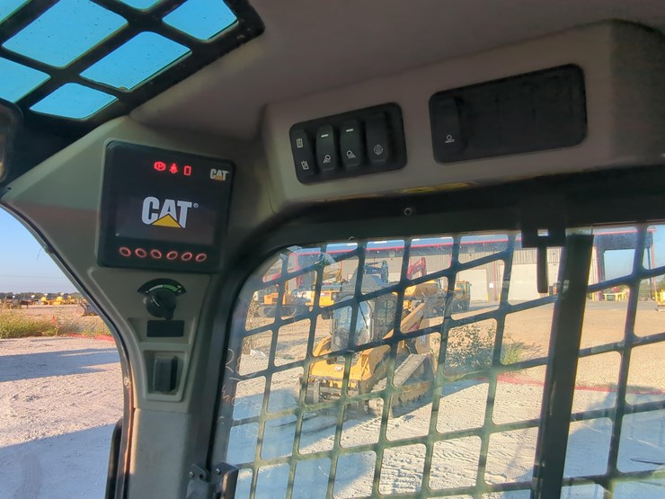 2021-caterpillar-259d3-image-12