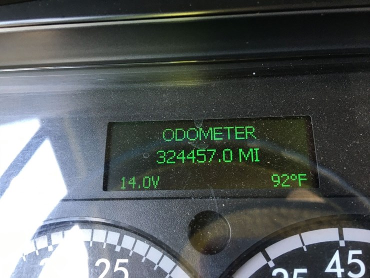 2019-freightliner-m2-106-image-8