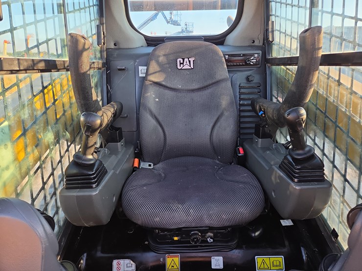 2021-caterpillar-259d3-image-16