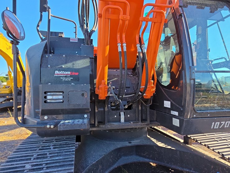 2020-hitachi-zx225usr-lc-6-image-15
