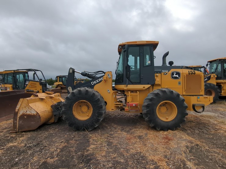 2022-deere-544p-image-1