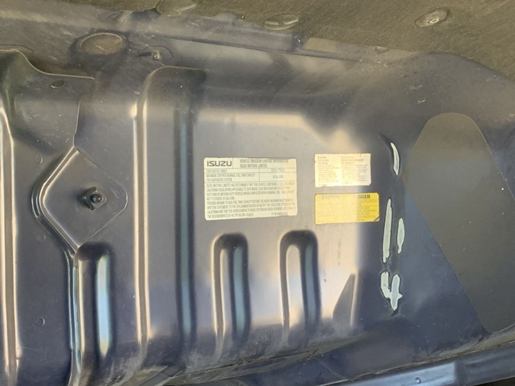 2014-isuzu-npr-image-9
