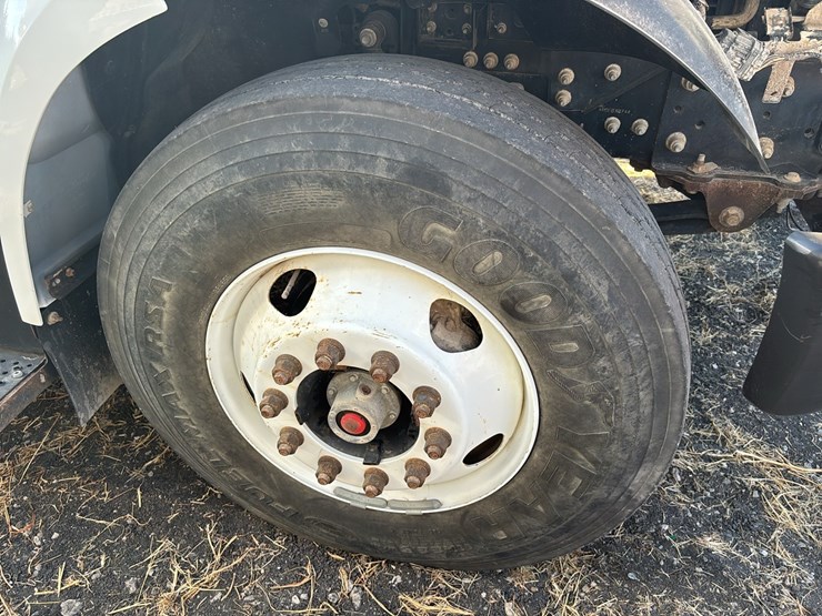 2024-ford-f750-image-10
