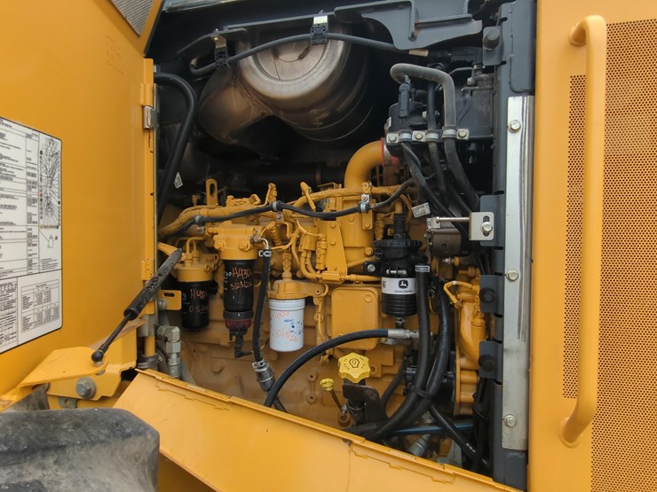2022-deere-544p-image-12