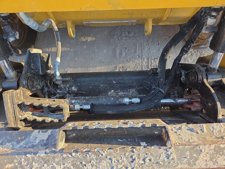 2021-caterpillar-259d3-image-13