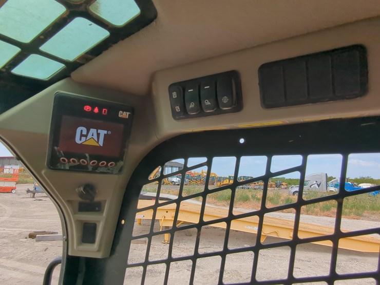 2021-caterpillar-259d3-image-18
