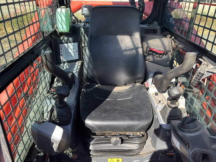 2024-kubota-svl97-2hfc-rubber-tracked-skid-steer-image-16