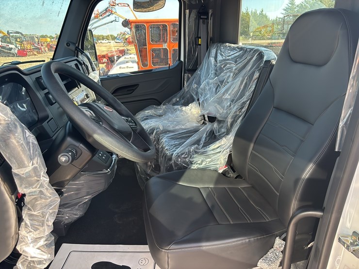 2026-peterbilt-536-image-36