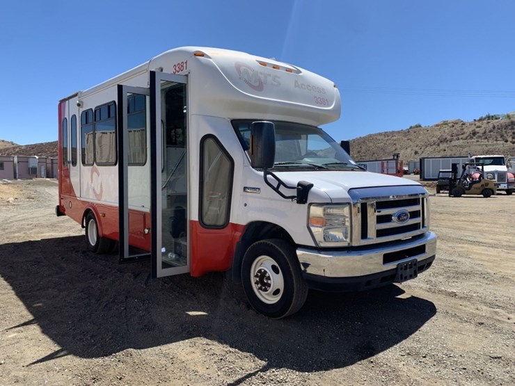 2016-ford-e450-image-2