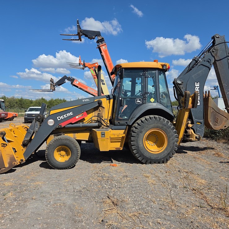 2021 DEERE 710L