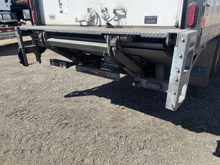 2018-hino-338-image-10