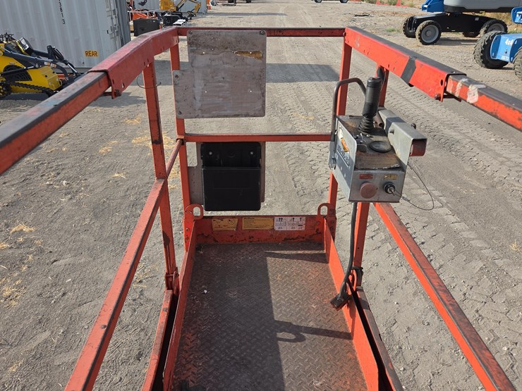 skyjack-sj3219-scissor-lift-image-7