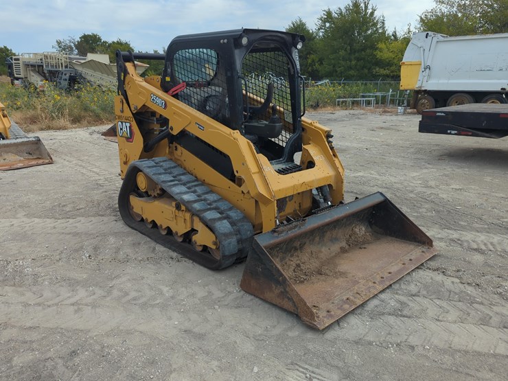 2021-caterpillar-259d3-image-3
