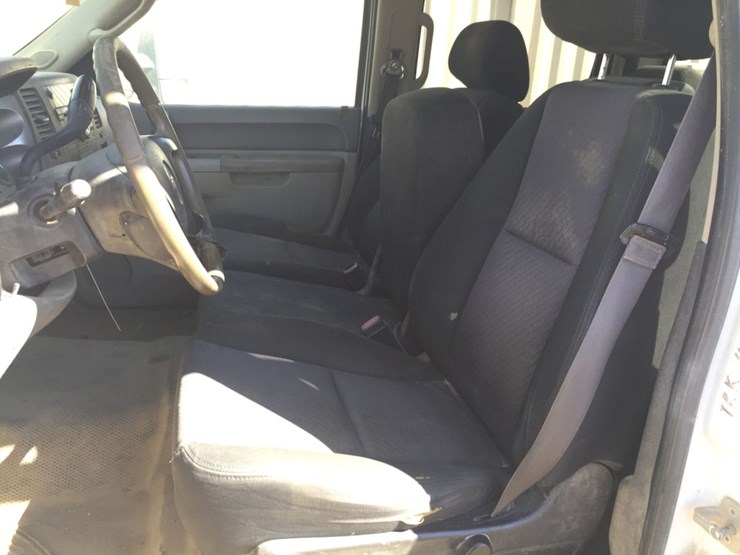 2014-chevrolet-silverado-3500-image-10