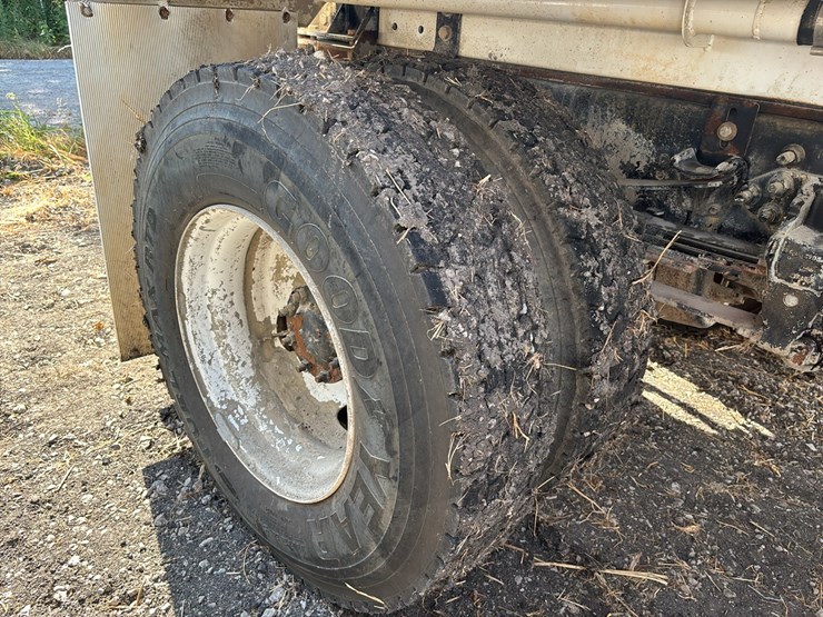 2024-ford-f750-image-8