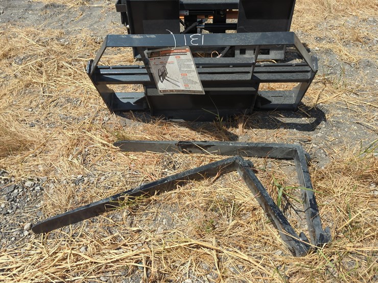 new-landhonor-mpf-11-2000g-50in.-pallet-forks-mini-track-loader-attachment-image-2