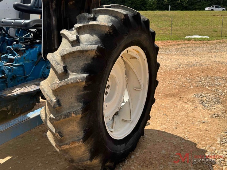 ford-7610-image-13