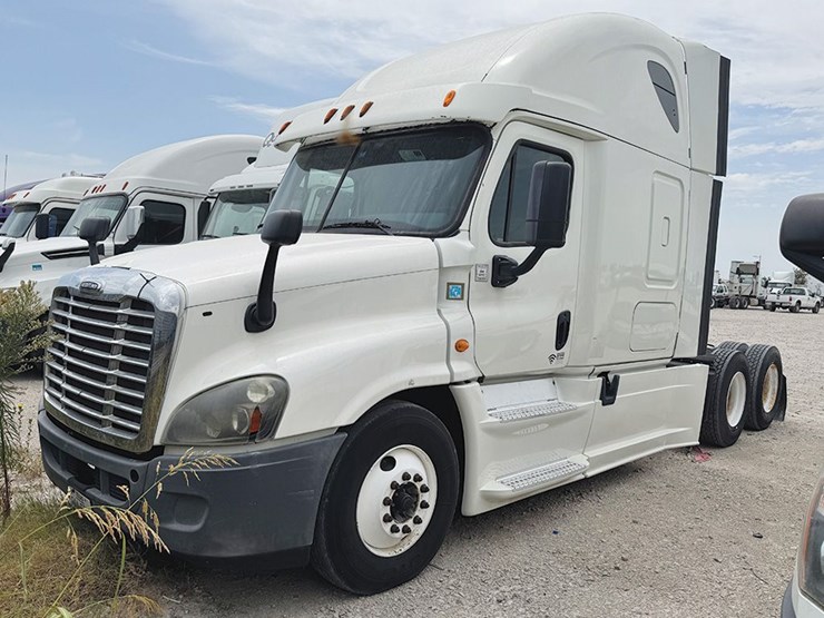 2014-freightliner-cascadia-125-image-1