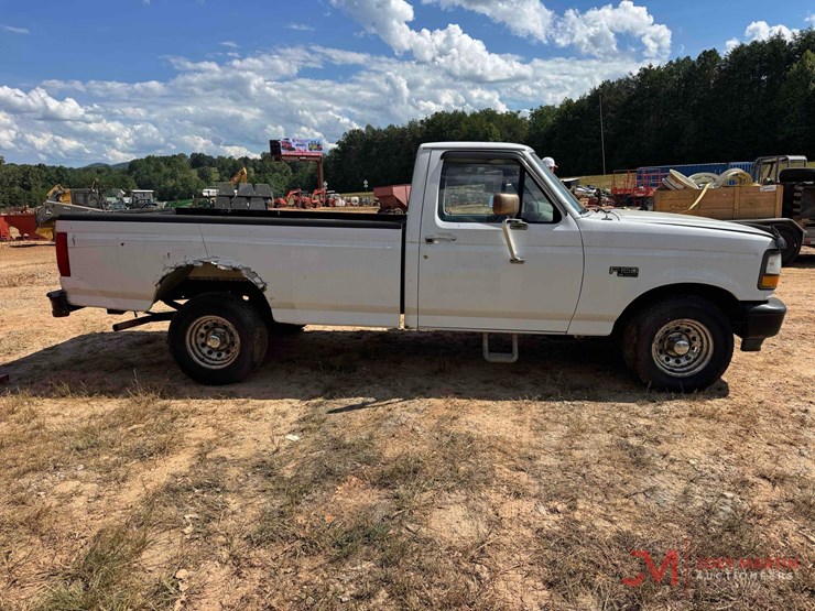 1996-ford-f150-xl-image-2