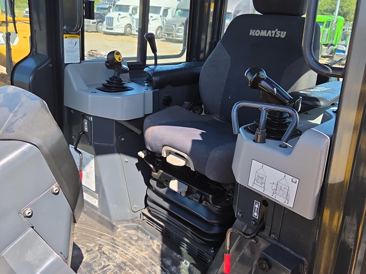 2017-komatsu-d61p-image-17