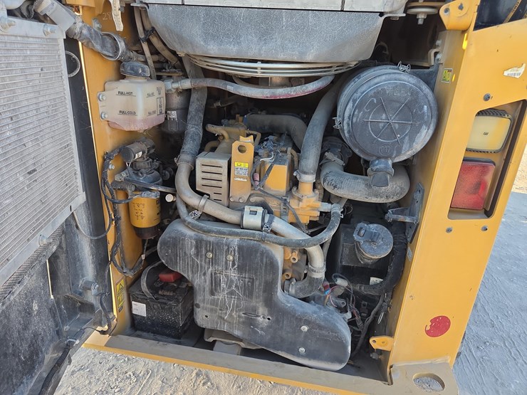 2021-caterpillar-259d3-image-15