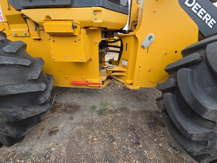 2021-deere-624p-image-10