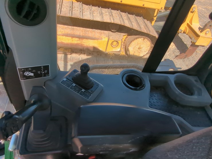 2025-deere-700l-lgp-image-19