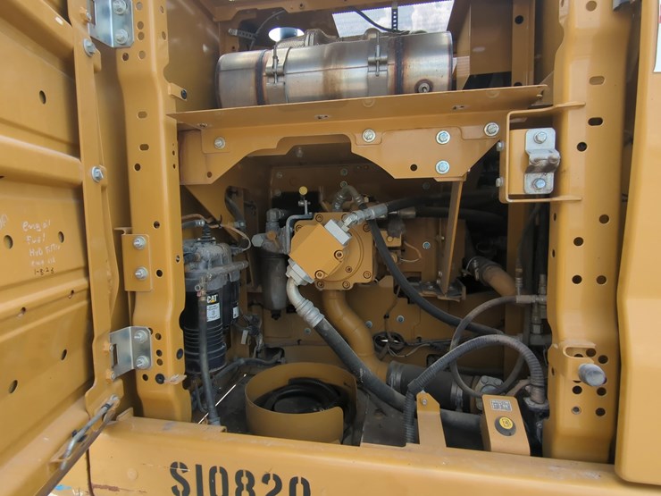 2020-caterpillar-320-image-22