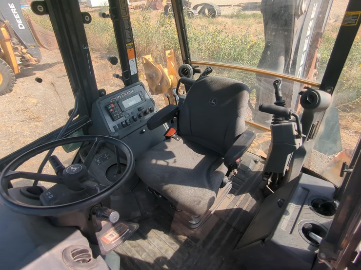 2021-deere-710l-image-16