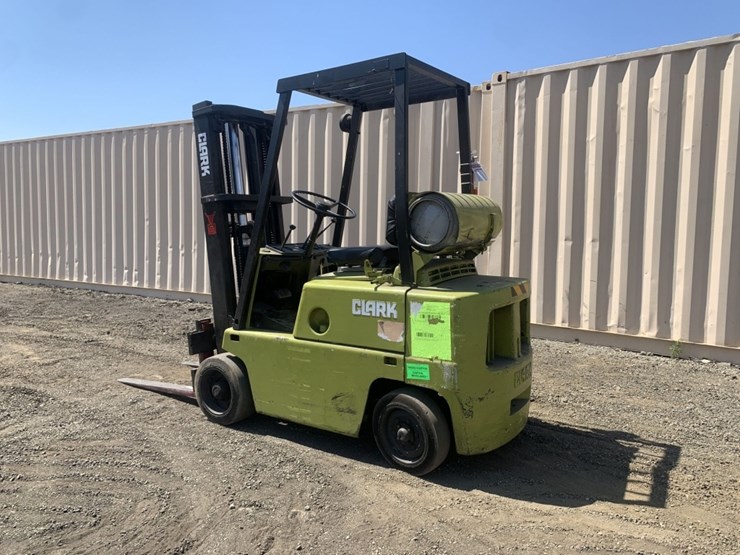 clark-c500-industrial-forklift,-image-4