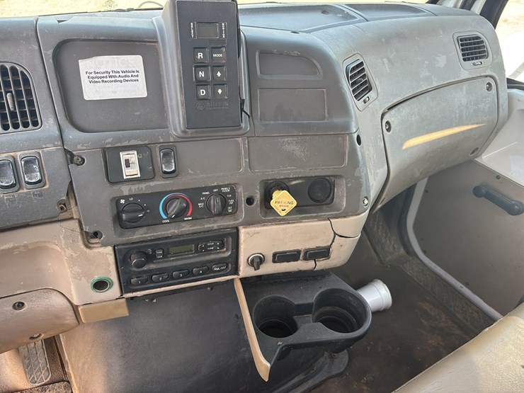 2007-sterling-l7500-image-21