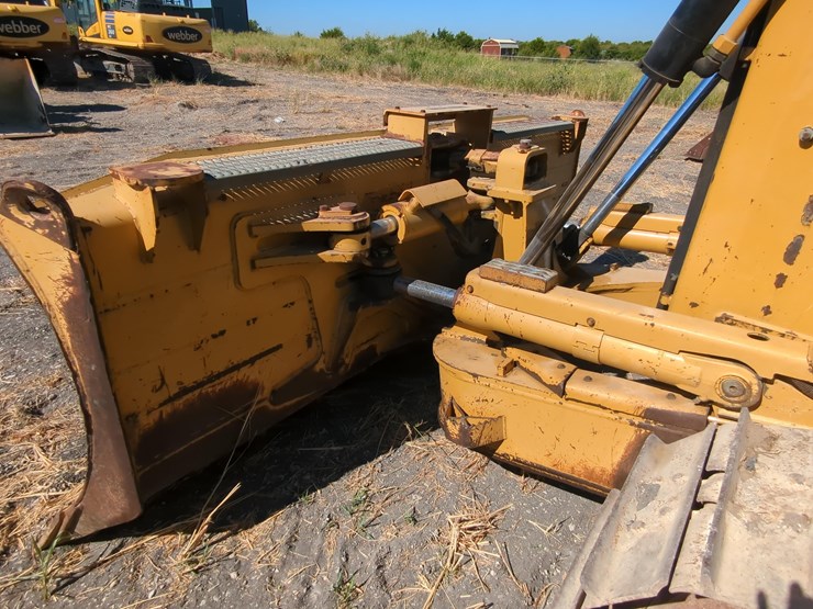 caterpillar-d6t-xl-image-8