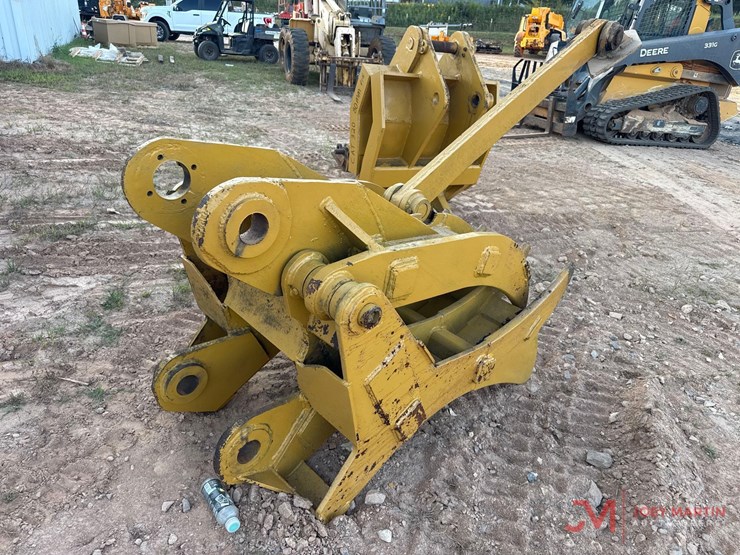 caterpillar-320-image-2