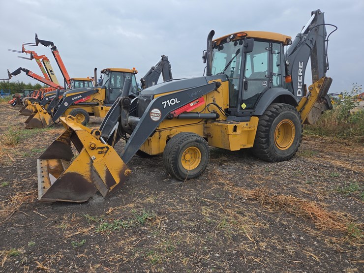 2021-deere-710l-image-1