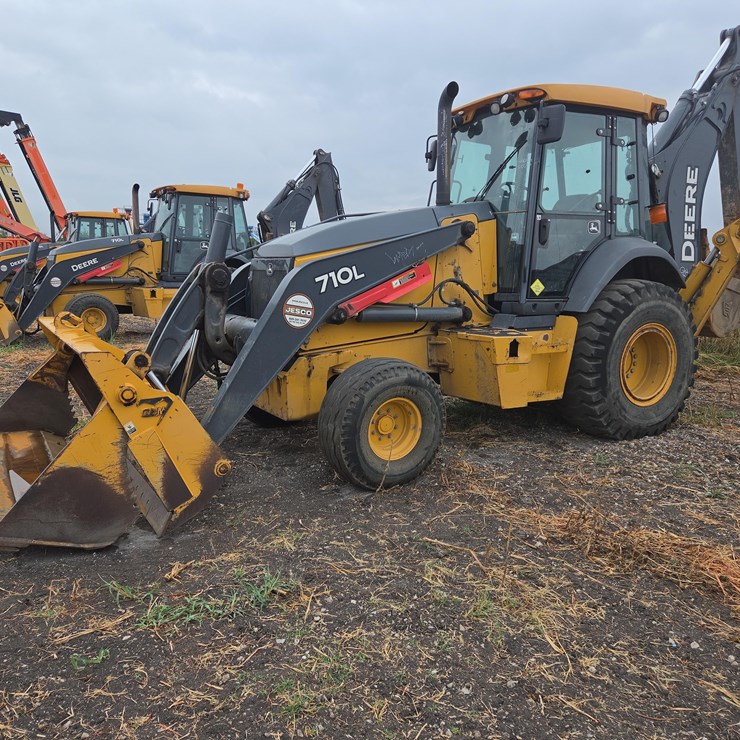 2021 DEERE 710L