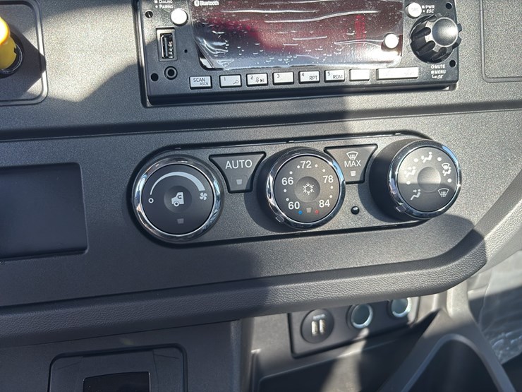 2026-kenworth-t280-image-36